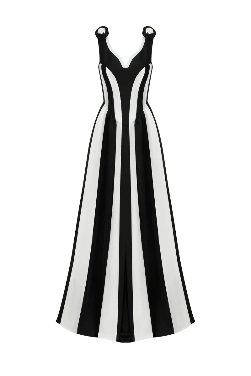 Maxi Dress Omega com Aplicações de Flores