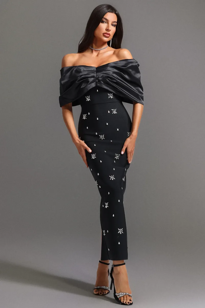 Vestido Maxi Soloma Ombro a Ombro com Aplicações de Strass