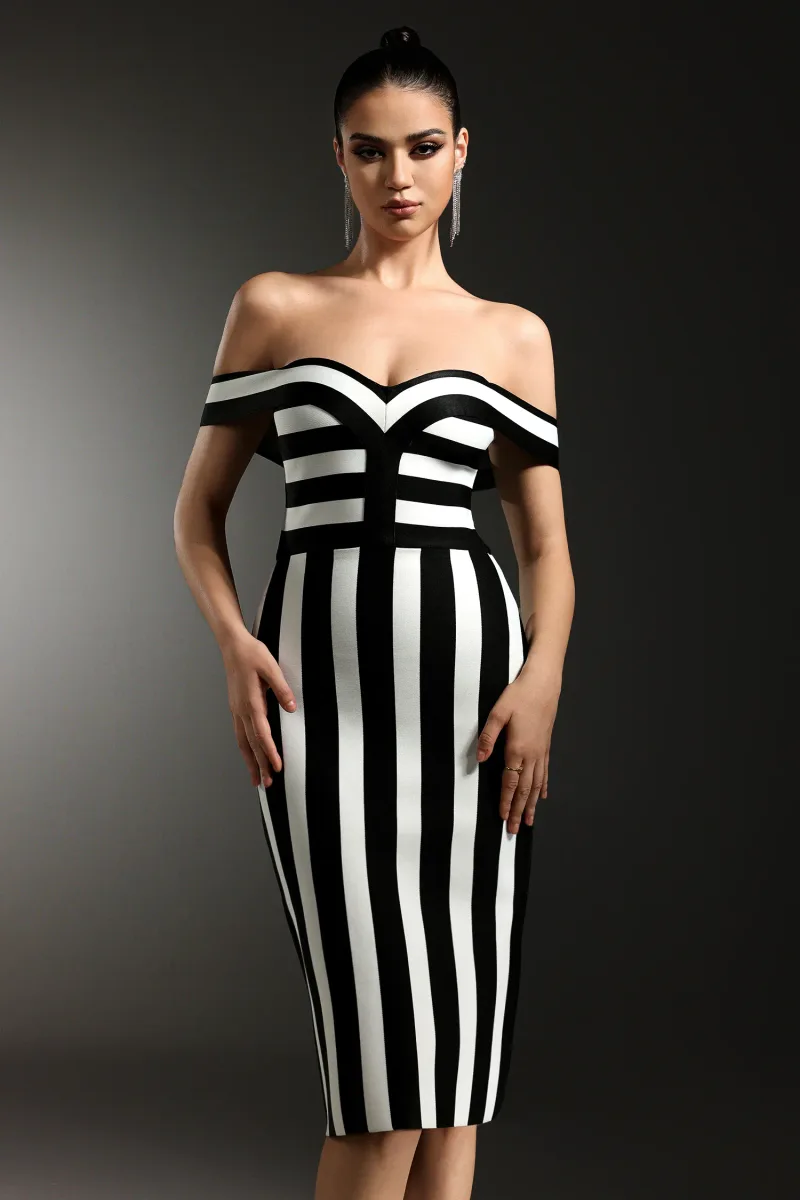 Vestido Maxi Perly Ombro a Ombro com Listras e Fenda