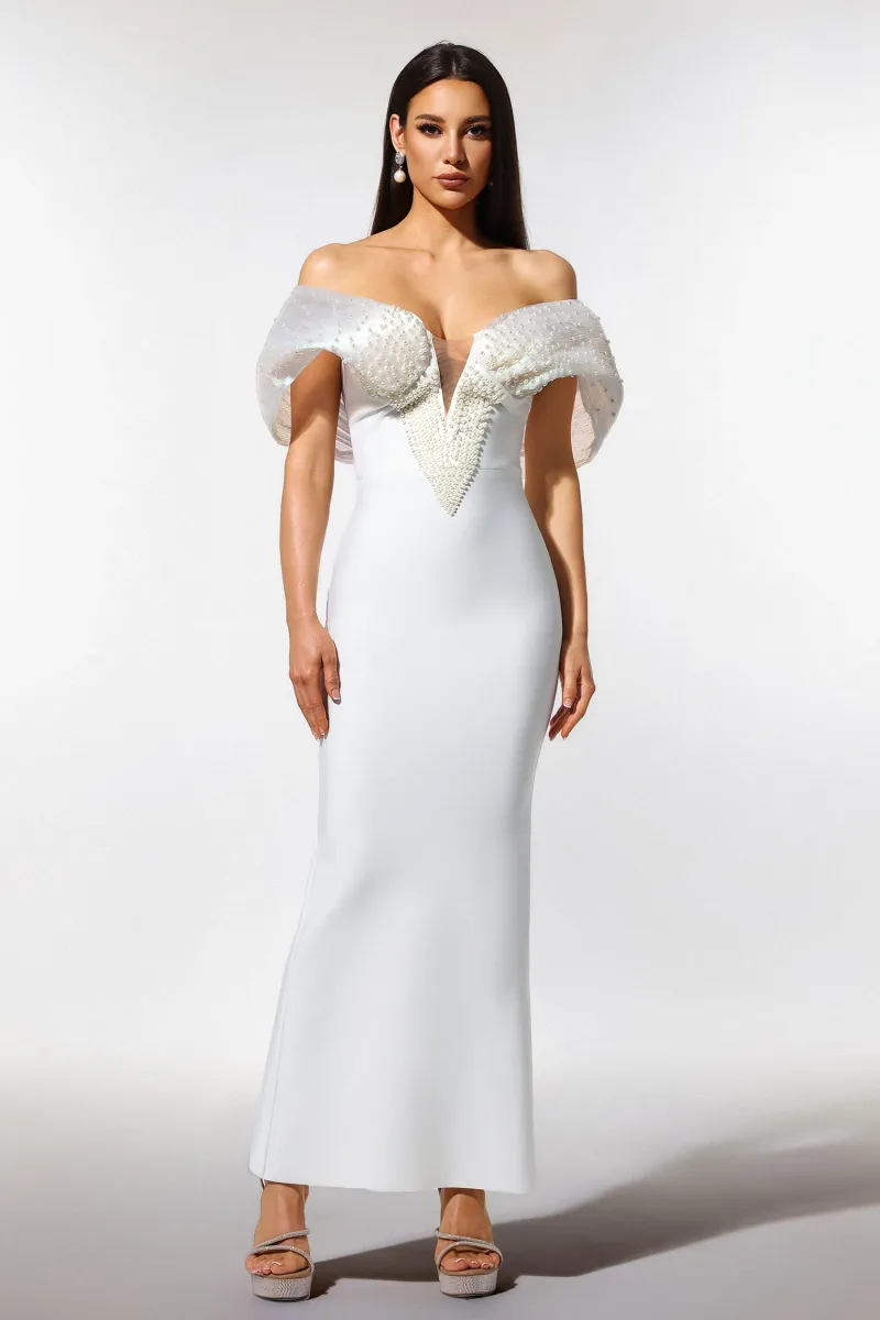 Vestido Maxi Sharina com Ombros à Mostra e Pérolas