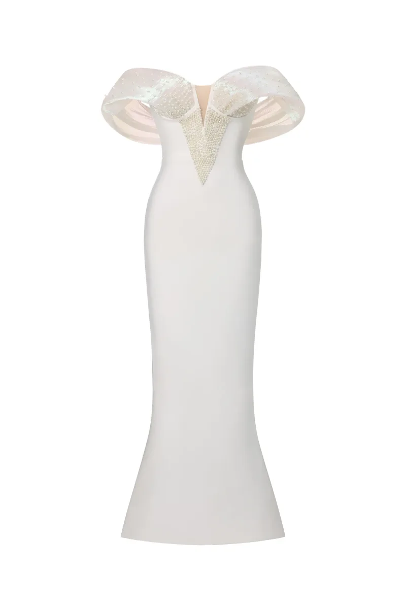 Vestido Maxi Sharina com Ombros à Mostra e Pérolas