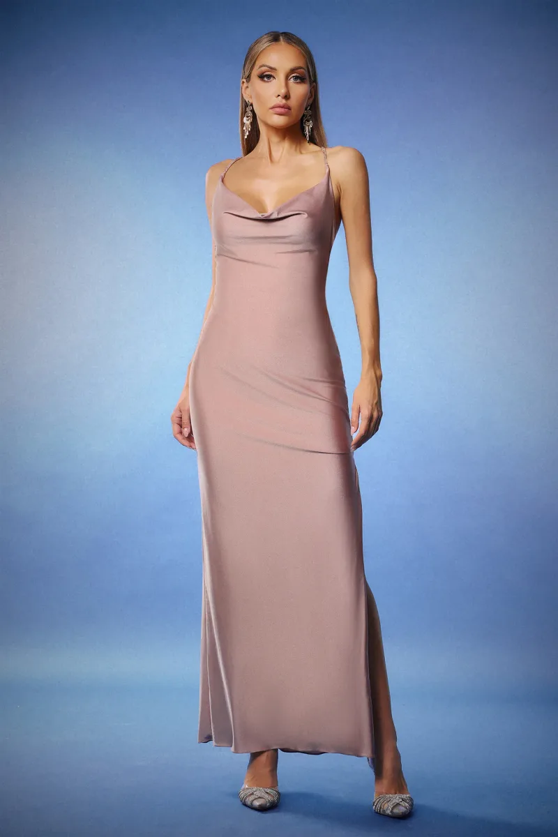 Vestido Maxi Hazada com Costas Nuas e Aplicações de Diamante