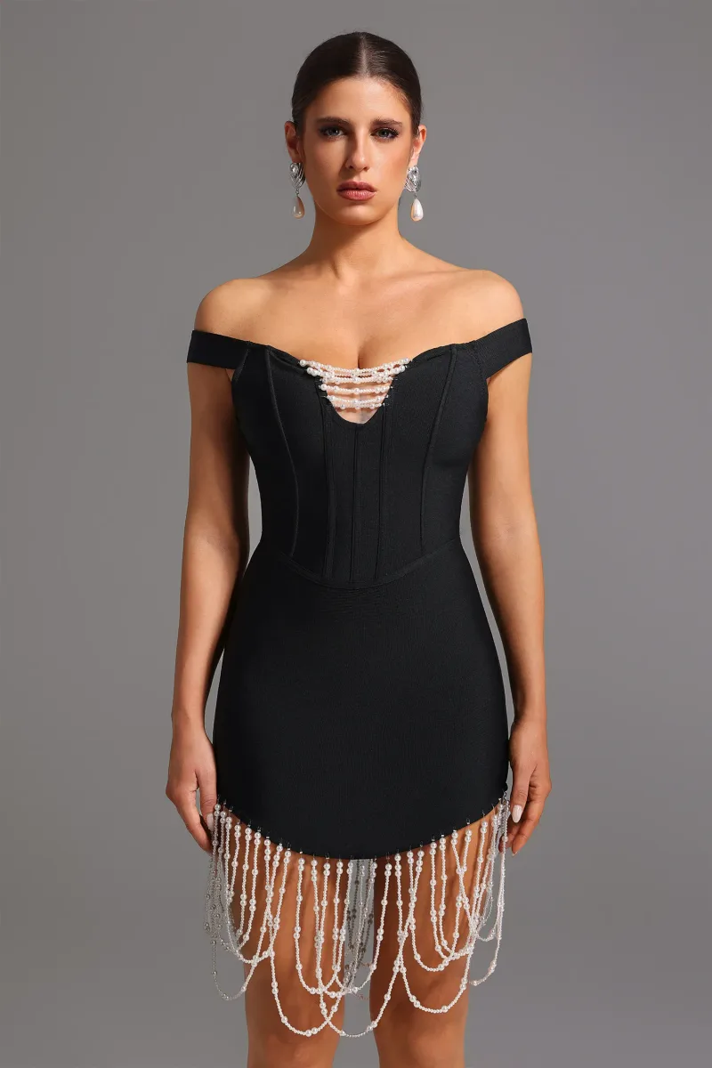Vestido Midi Oval Ombro a Ombro com Aplicações de Pérolas