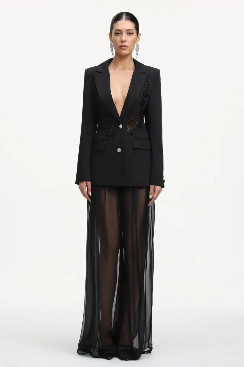Blazer Huresa com Manga Longa e Detalhe em Renda