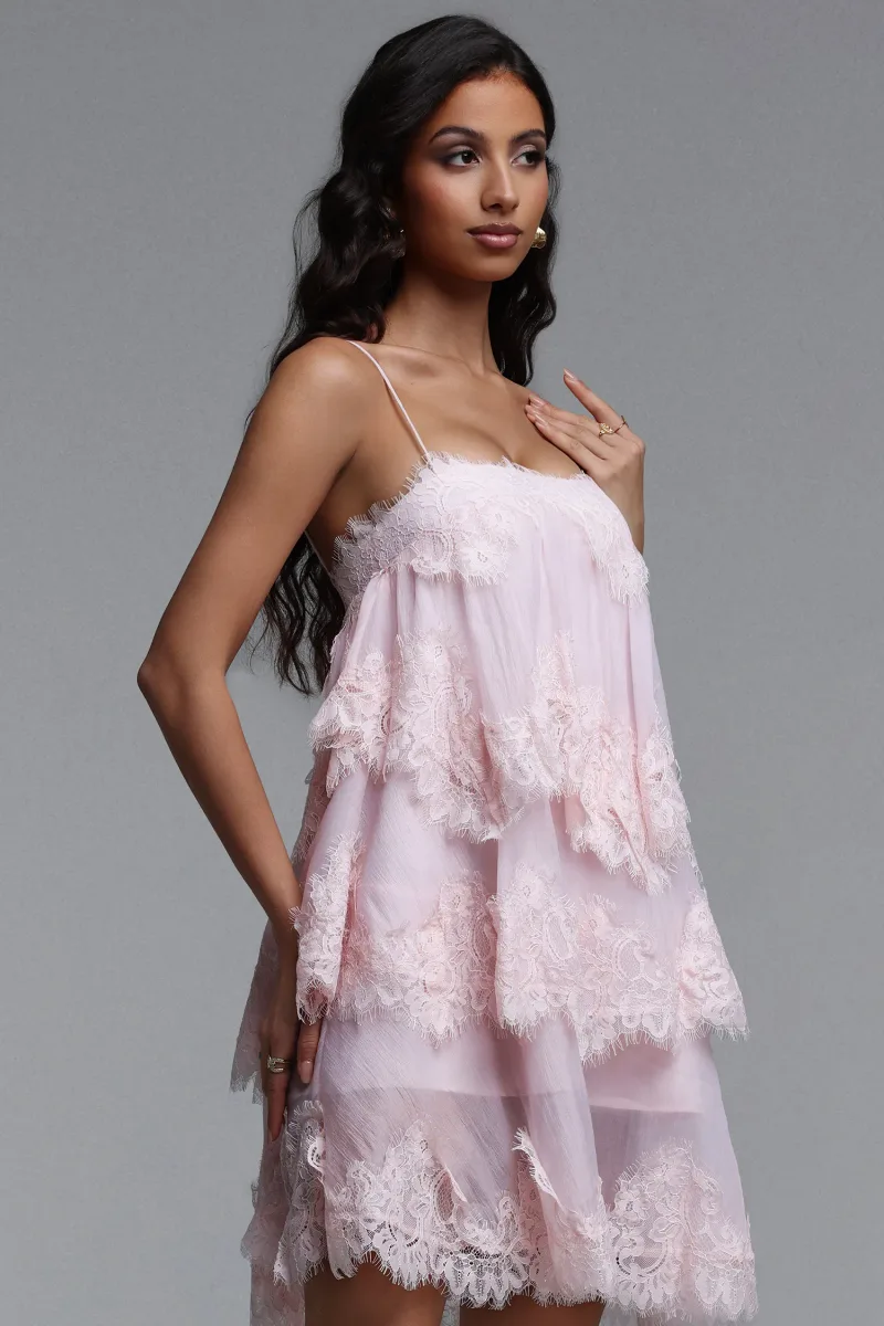 Vestido Mini Paloma Resort em Tons de Rosa com Detalhes em Renda