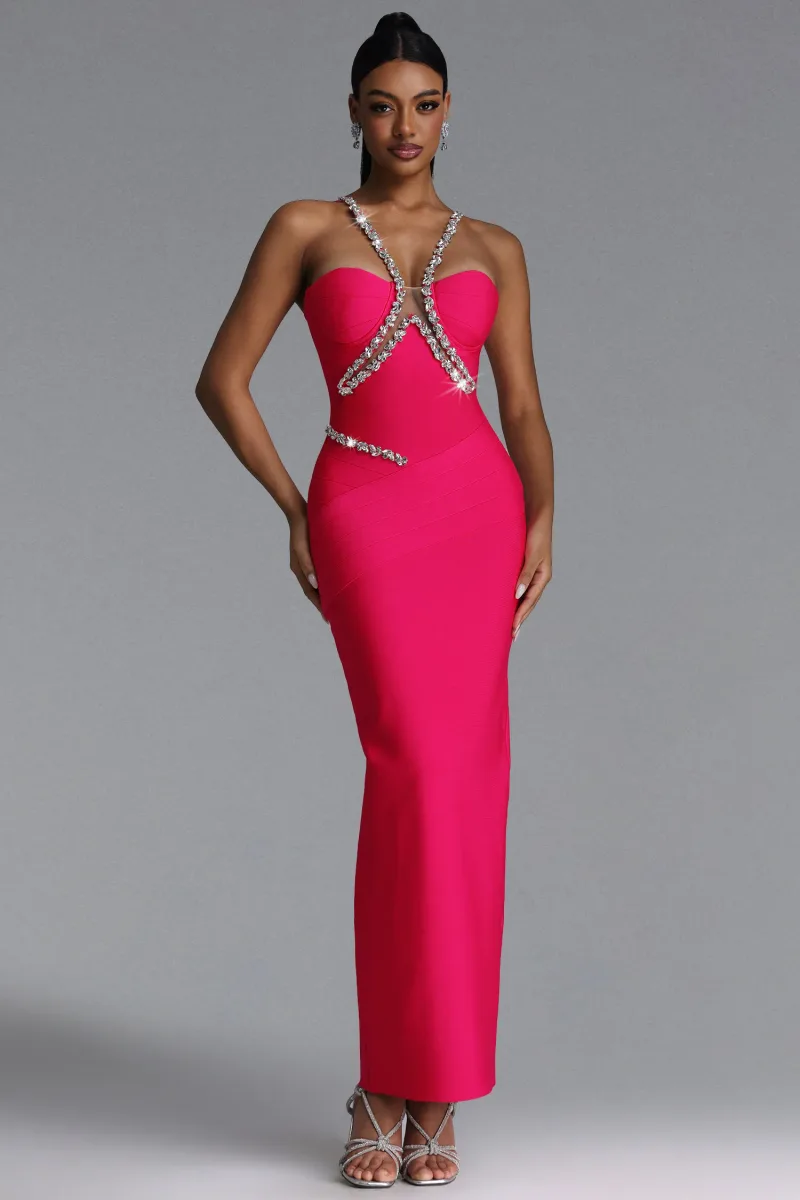 Vestido Maxi Mota com Decote Halter V Neck em Bandage e Cristal