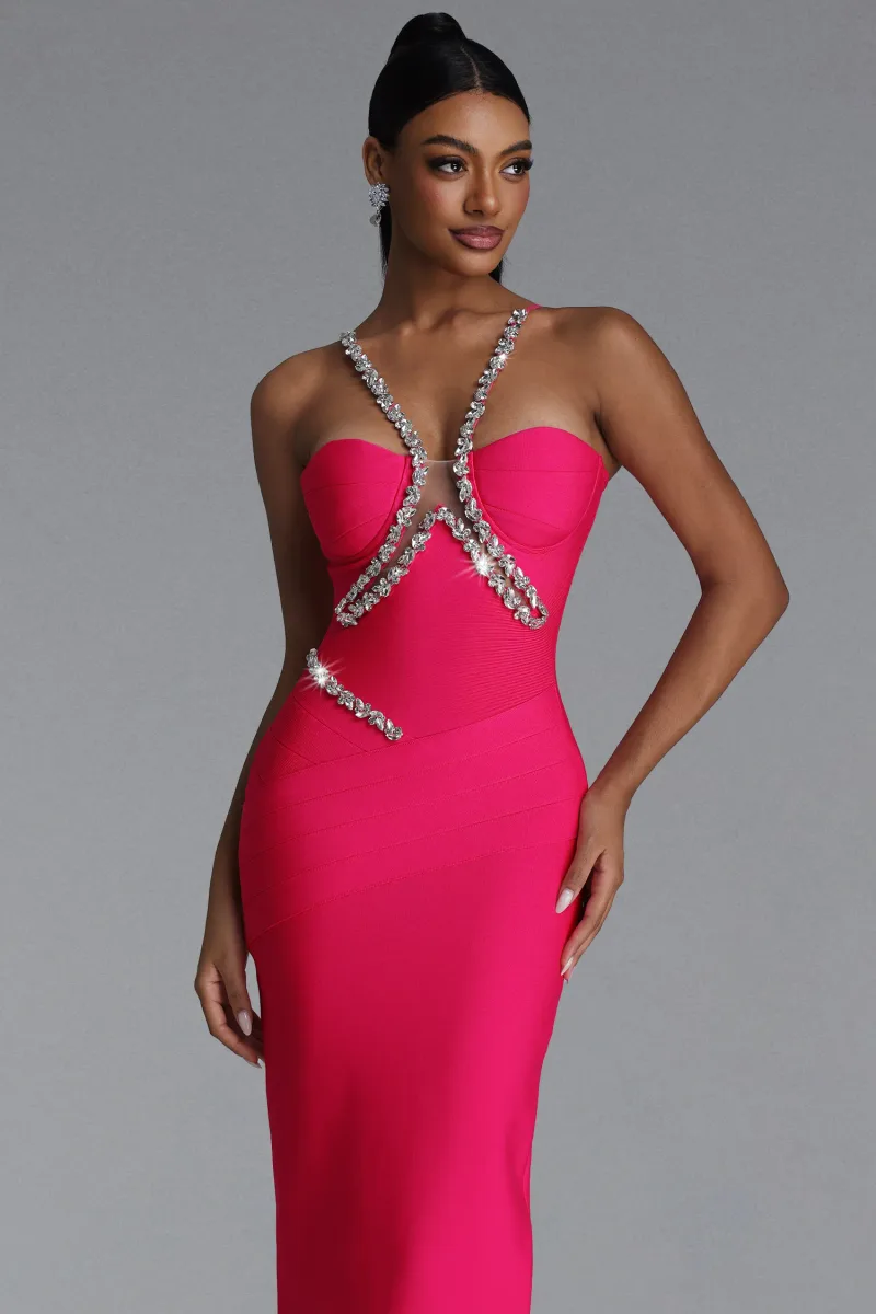 Vestido Maxi Mota com Decote Halter V Neck em Bandage e Cristal