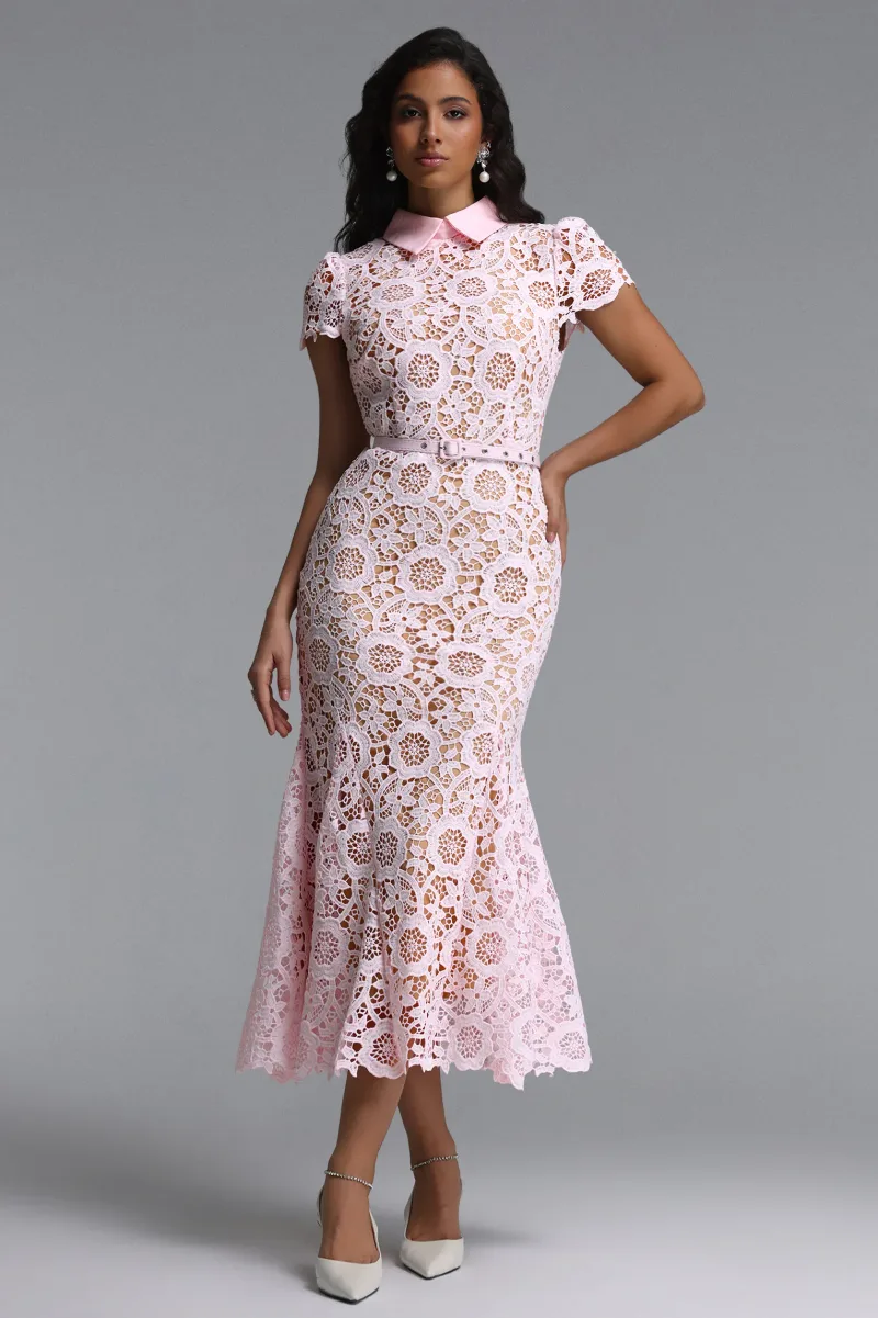 Vestido Maxi Felix em Renda Floral com Manga Curta e Cintura Marcada