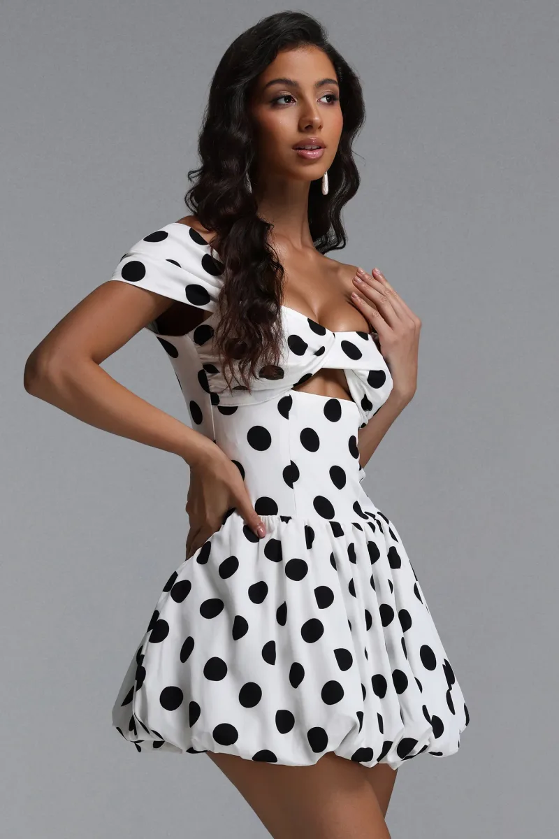 Vestido Mini Fabiola com Ombro a Ombro, Cut-Out e Franzido em Poá