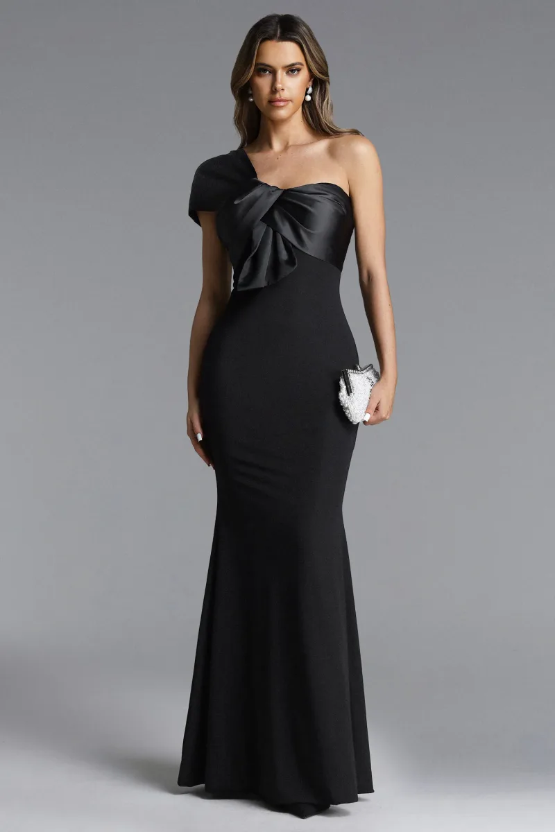 Vestido Maxi Milline Elegante com Um Ombro e Torção em Cetim