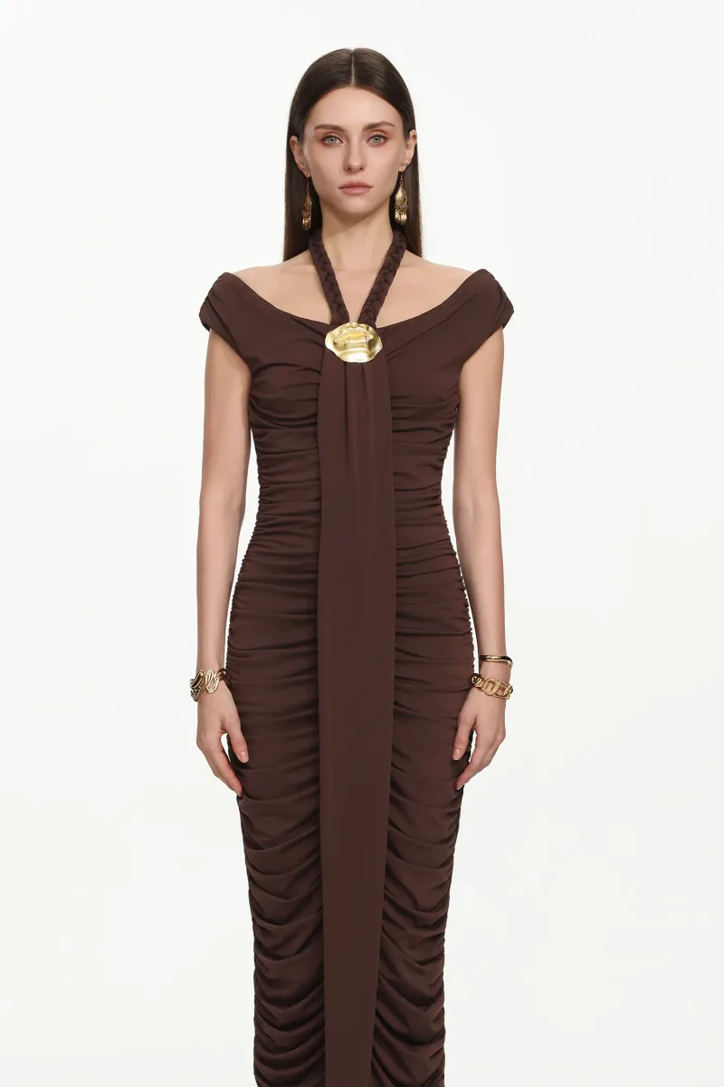 Vestido Maxi Devere em Tricô com Franzidos e Detalhes em Metal