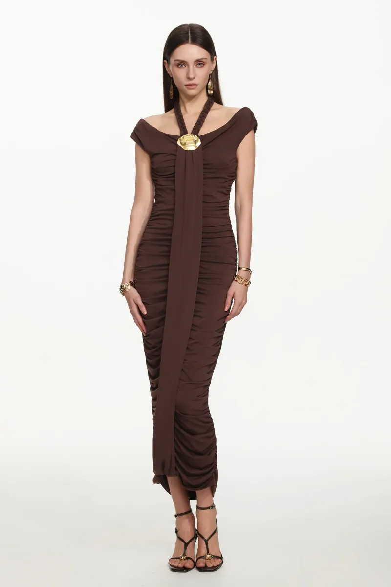 Vestido Maxi Devere em Tricô com Franzidos e Detalhes em Metal