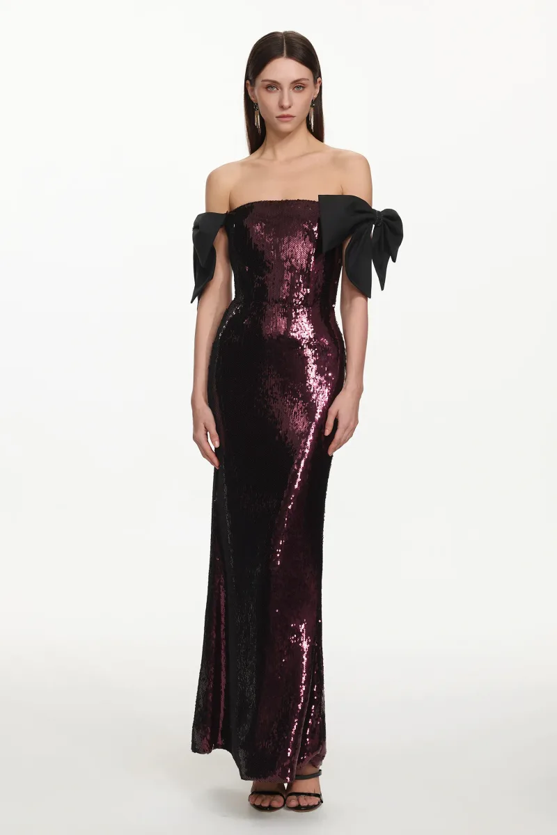Vestido Maxi Uzaco em Paetê com Ombros à Mostra e Laço