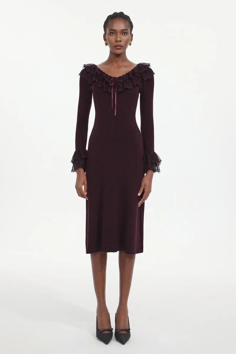 Vestido Darja Romantic: Midi em Trama de Renda com Manga Longa