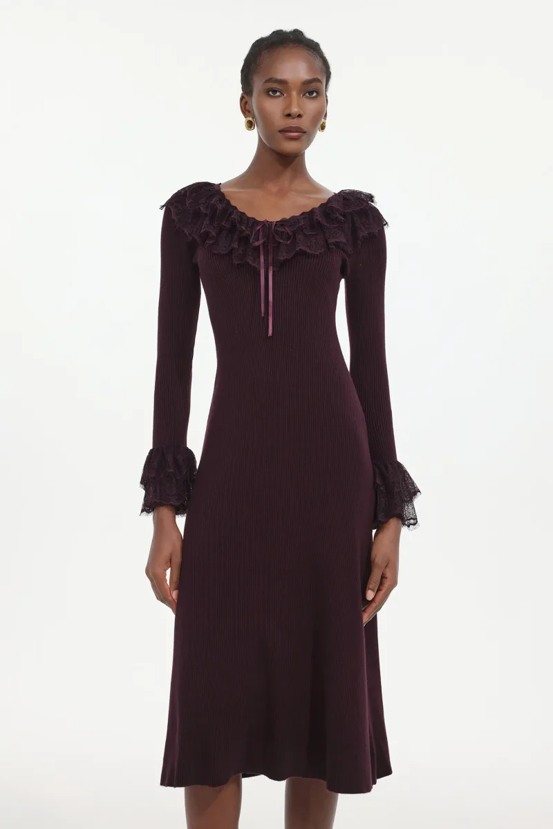 Vestido Darja Romantic: Midi em Trama de Renda com Manga Longa