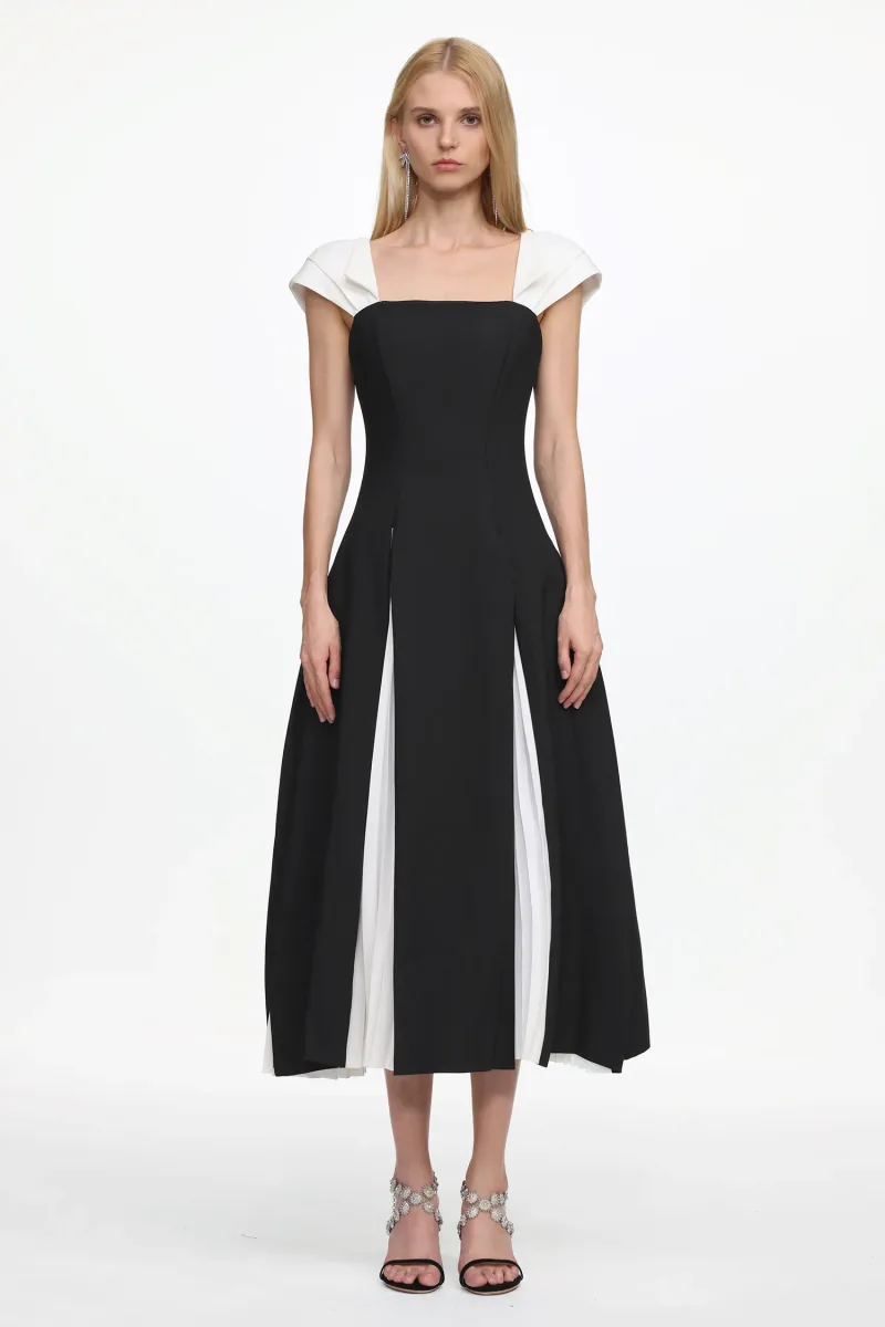 Vestido Maxi Saly com Pregas em Contraste