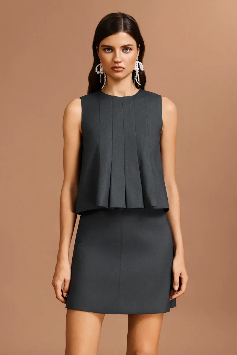 Conjunto Kailani com Blusa Sem Mangas e Saia com Pregas