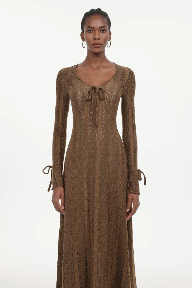 Vestido Maxi Katya em Renda e Laço com Manga Longa - Marrom
