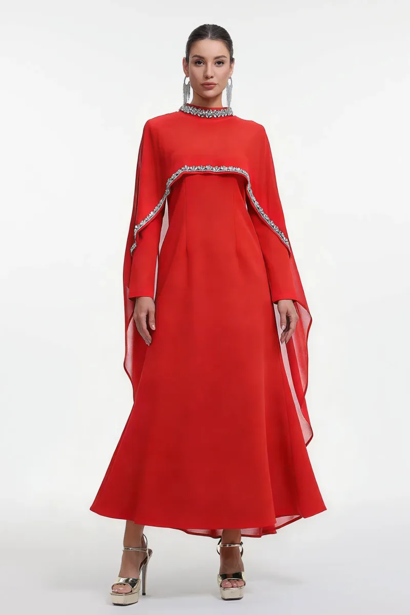 Vestido Longo Nadine com Capa, Manga Longa e Aplicações de Strass