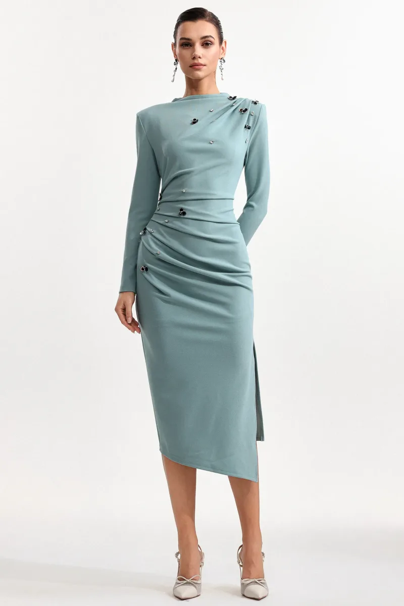 Vestido Midi Nina com Paetês, Cintura Marcada e Manga Longa
