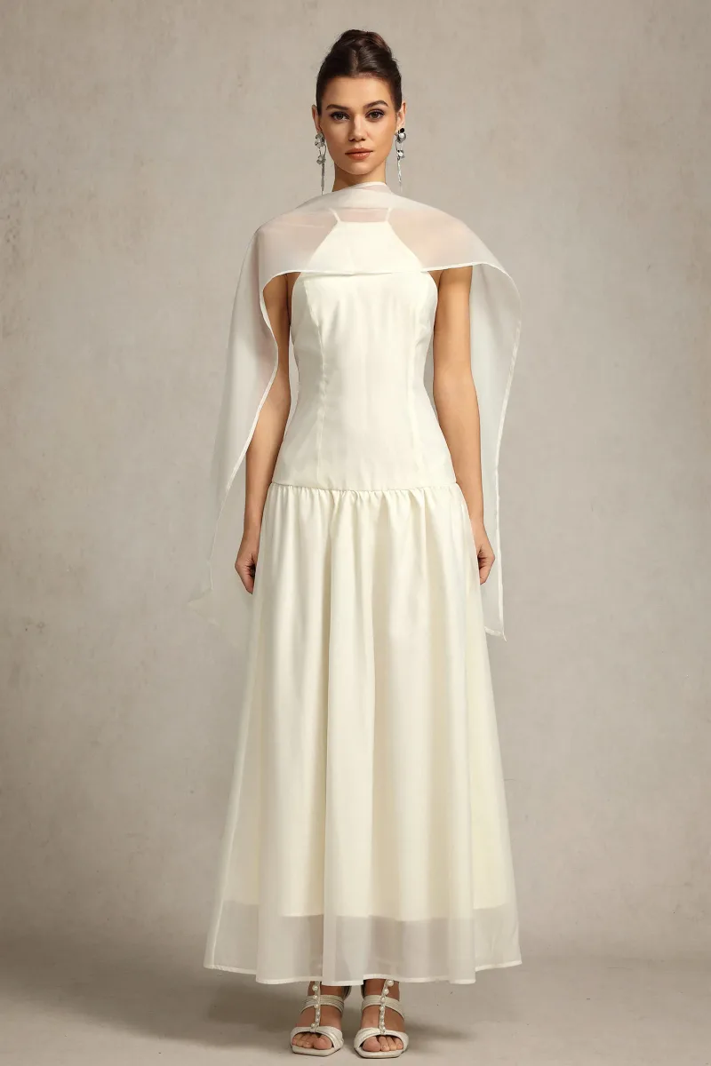 Vestido Omega com Detalhe em Fita e Comprimento Maxi