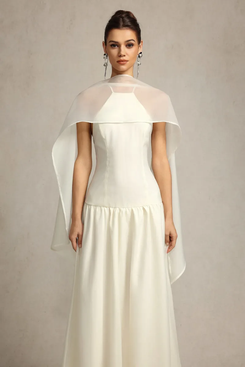 Vestido Omega com Detalhe em Fita e Comprimento Maxi