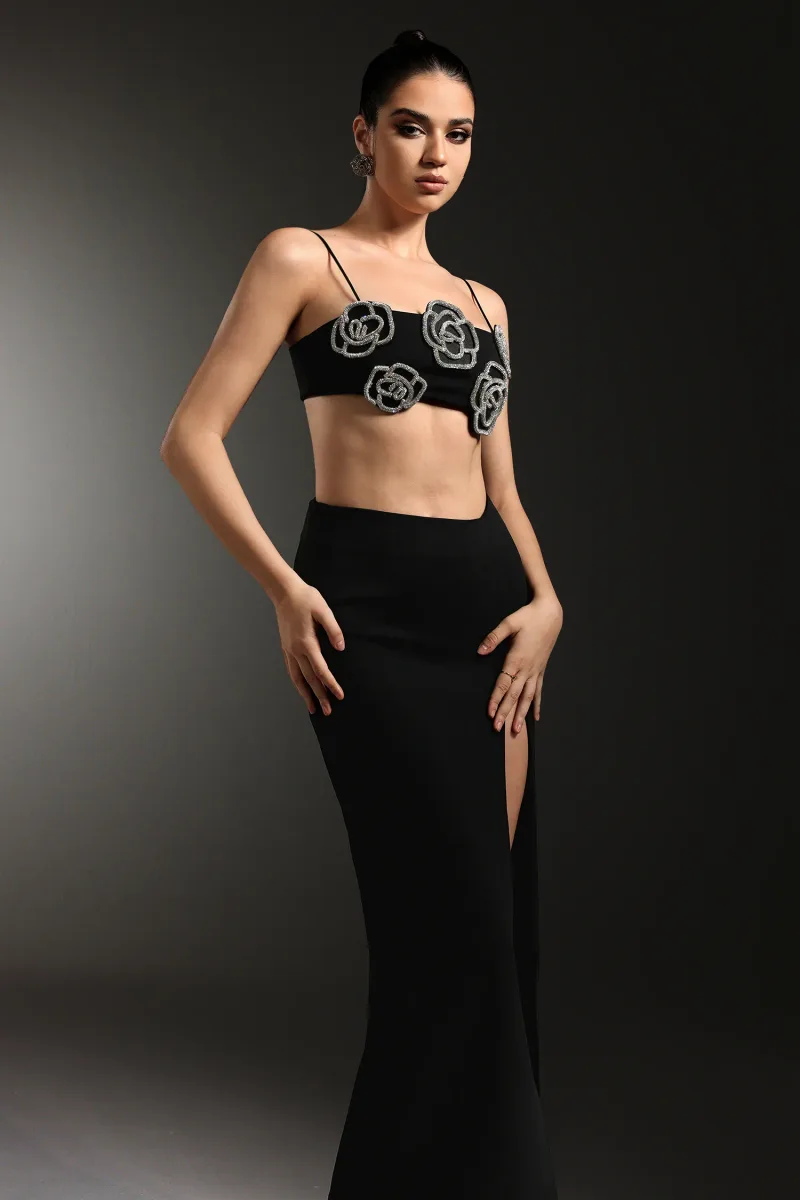 Conjunto Shaylah sem Mangas com Flor, Abertura Lateral e Comprimento Maxi