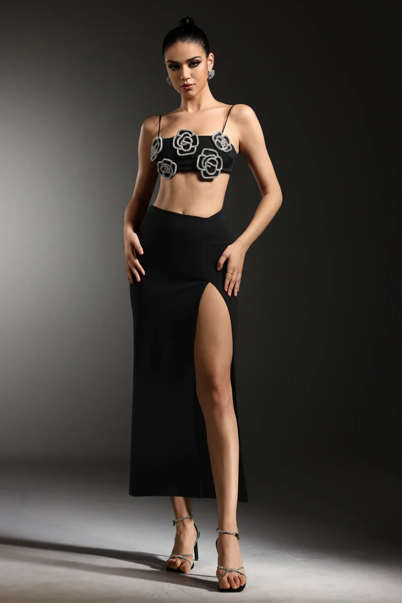 Conjunto Shaylah sem Mangas com Flor, Abertura Lateral e Comprimento Maxi