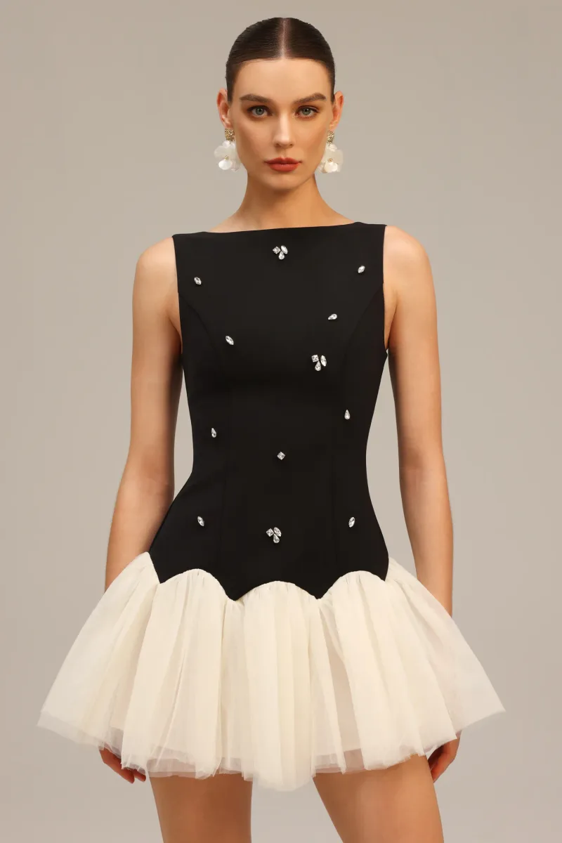 Salamo – Vestido Sem Mangas com Diamante, Comprimento Curto