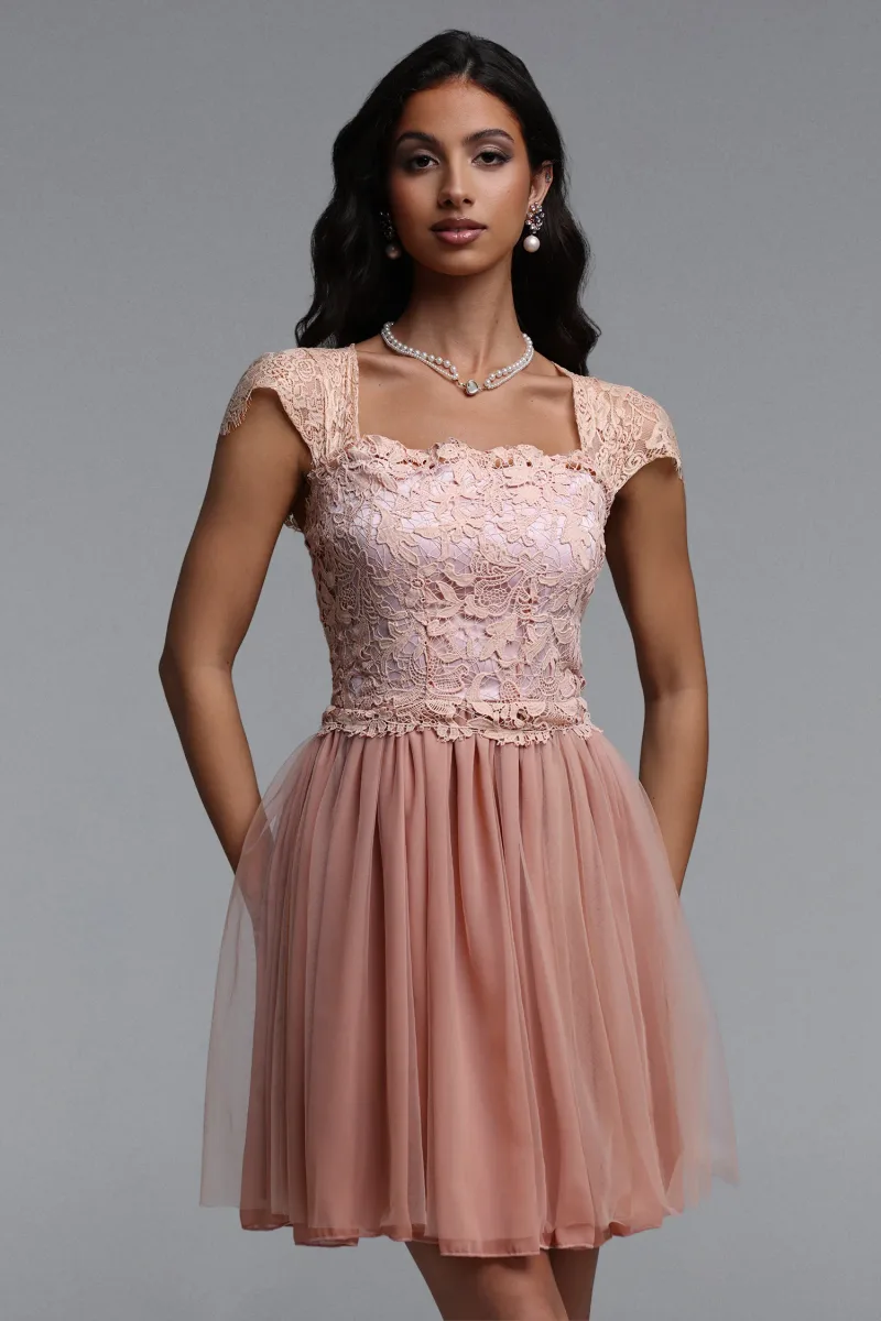 Vestido Mini Guga Resort com Renda e Tule