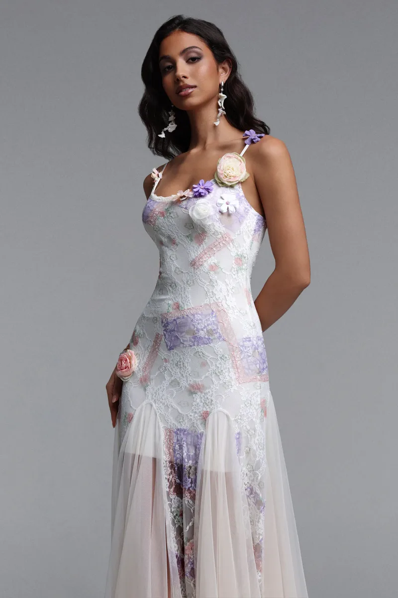 Vestido Zade Resort Fluido com Estampa Floral e Detalhes de Renda