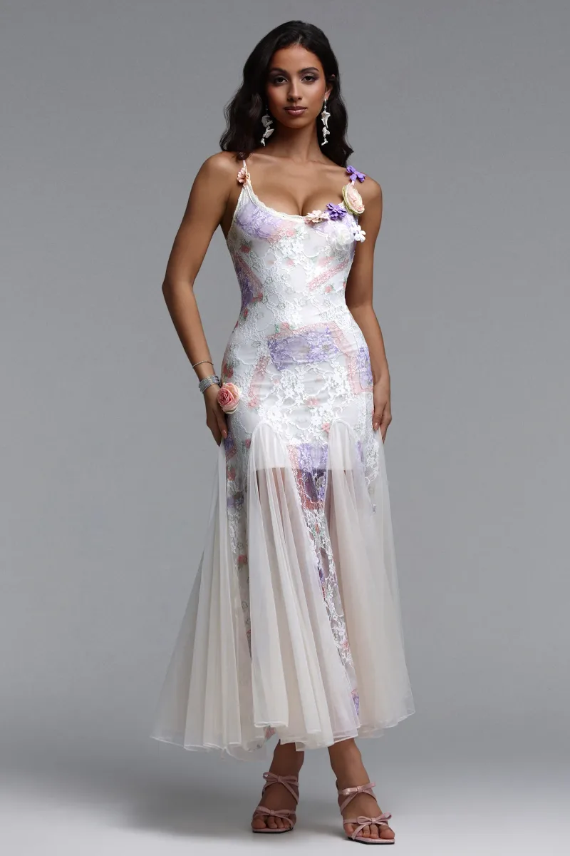 Vestido Zade Resort Fluido com Estampa Floral e Detalhes de Renda