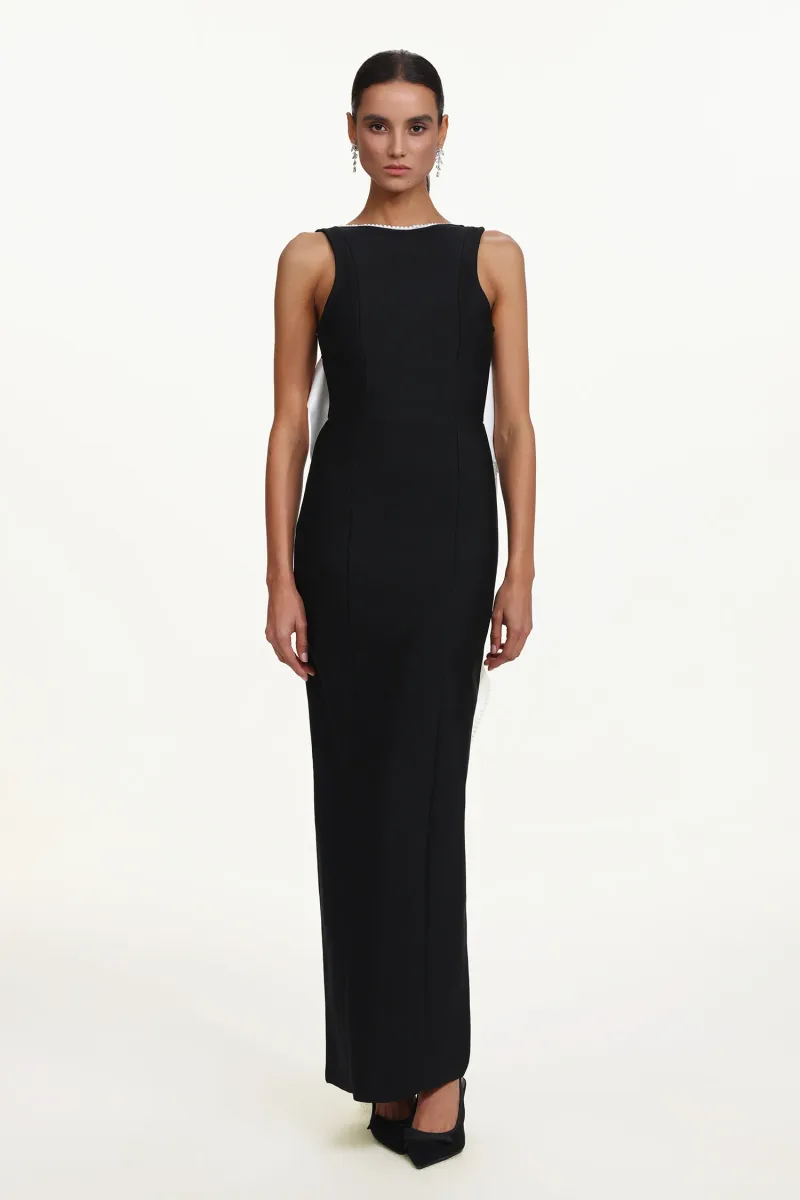 Vestido Maxi Sakude com Aplicações de Pérolas, Decote nas Costas