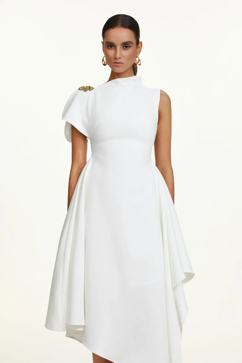 Vestido Maxi Weren com Decote Alto e Corte Assimétrico