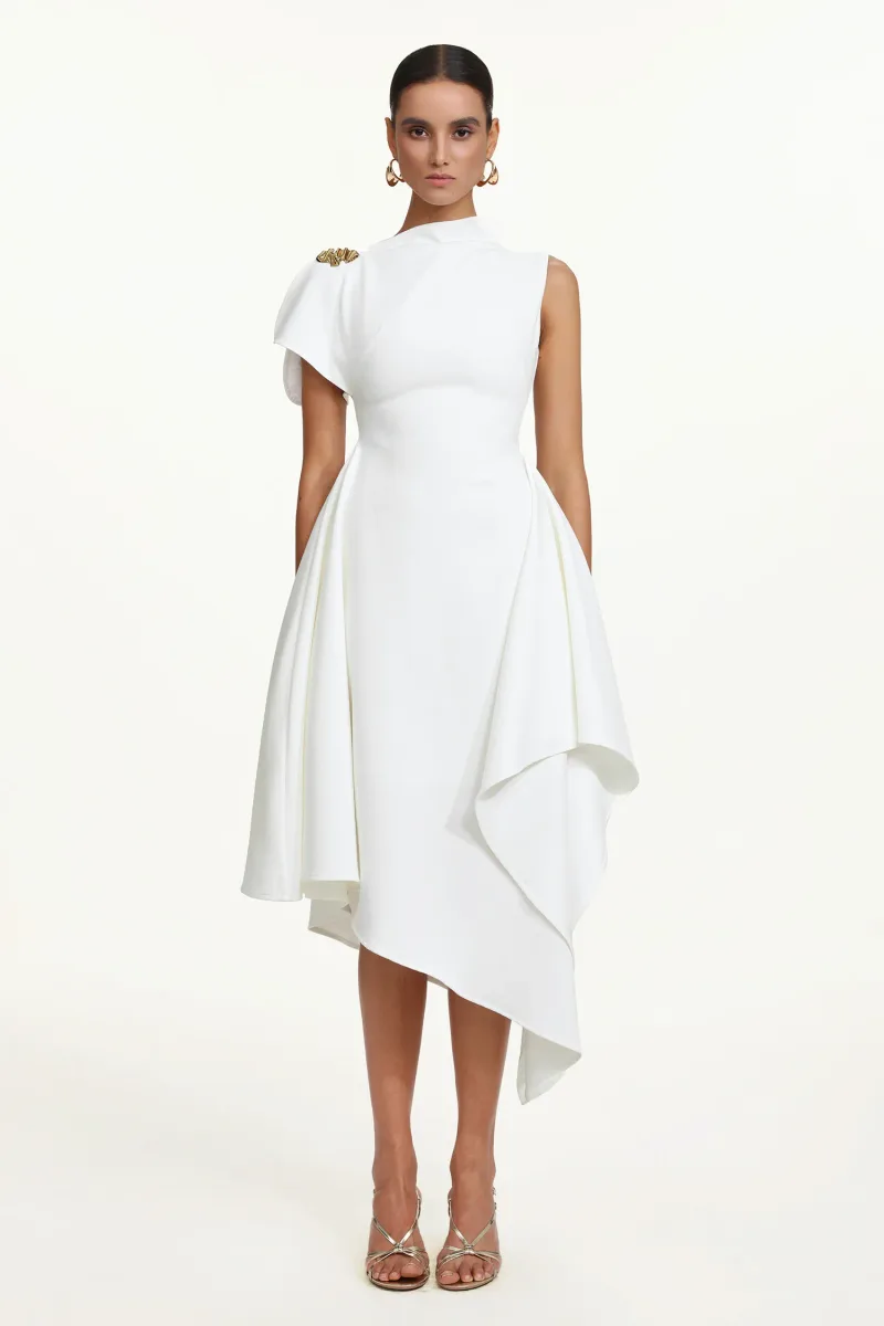 Vestido Maxi Weren com Decote Alto e Corte Assimétrico