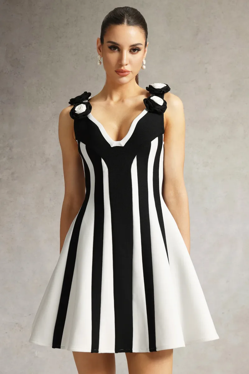 Vestido Serela Sem Mangas Decote V Bandage Flor Curto