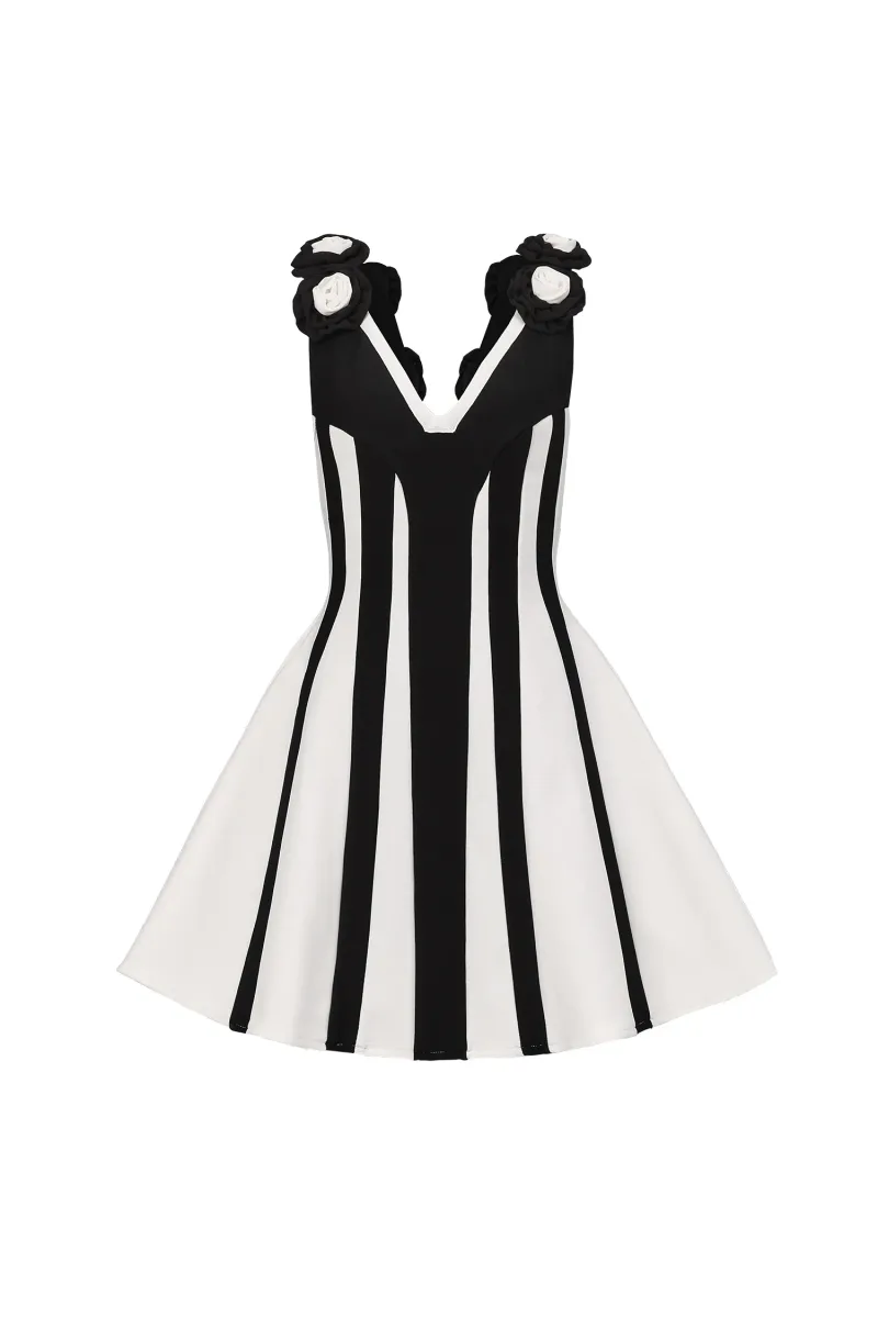 Vestido Serela Sem Mangas Decote V Bandage Flor Curto