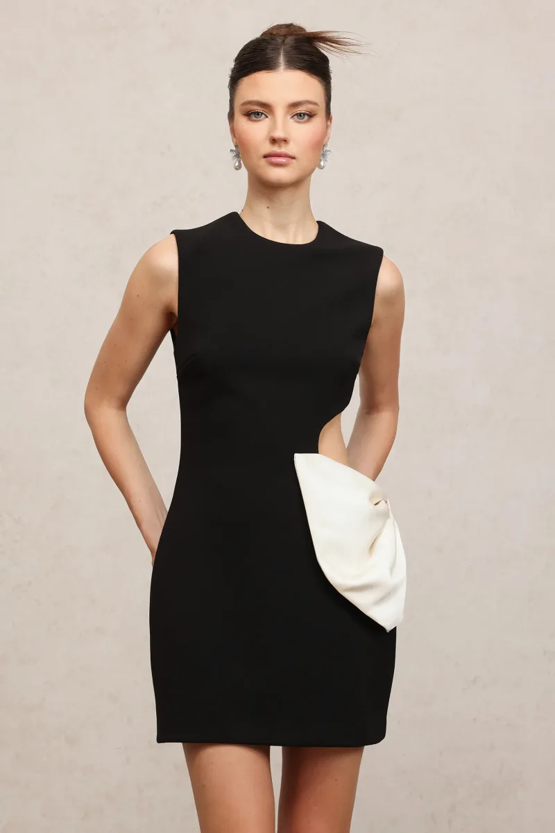Vestido Mini Crepe com Cut-Out