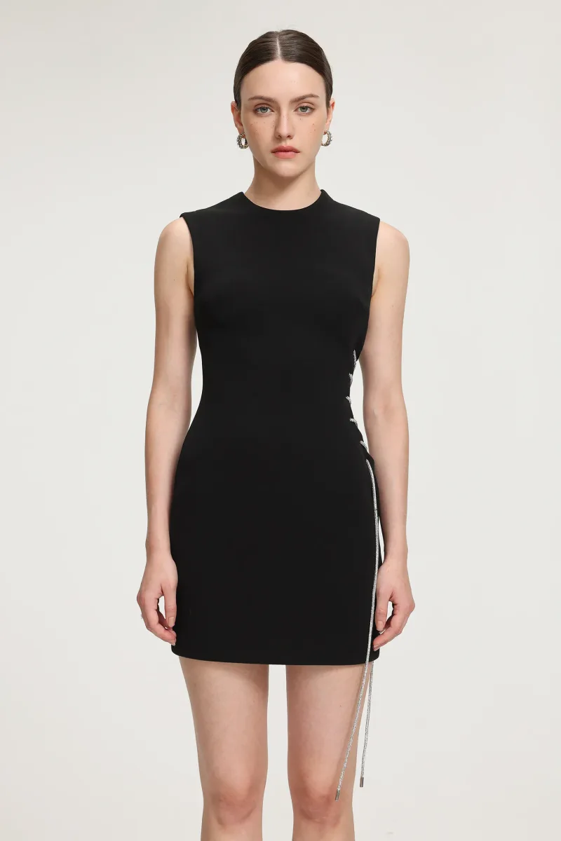 Vestido Mini Crepe com Cadarço e Strass