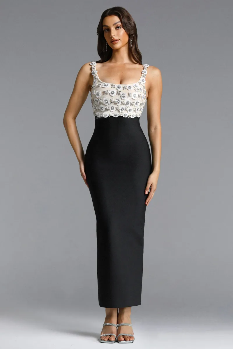 Vestido Maxi Raanana com Decote Quadrado e Aplicações Florais