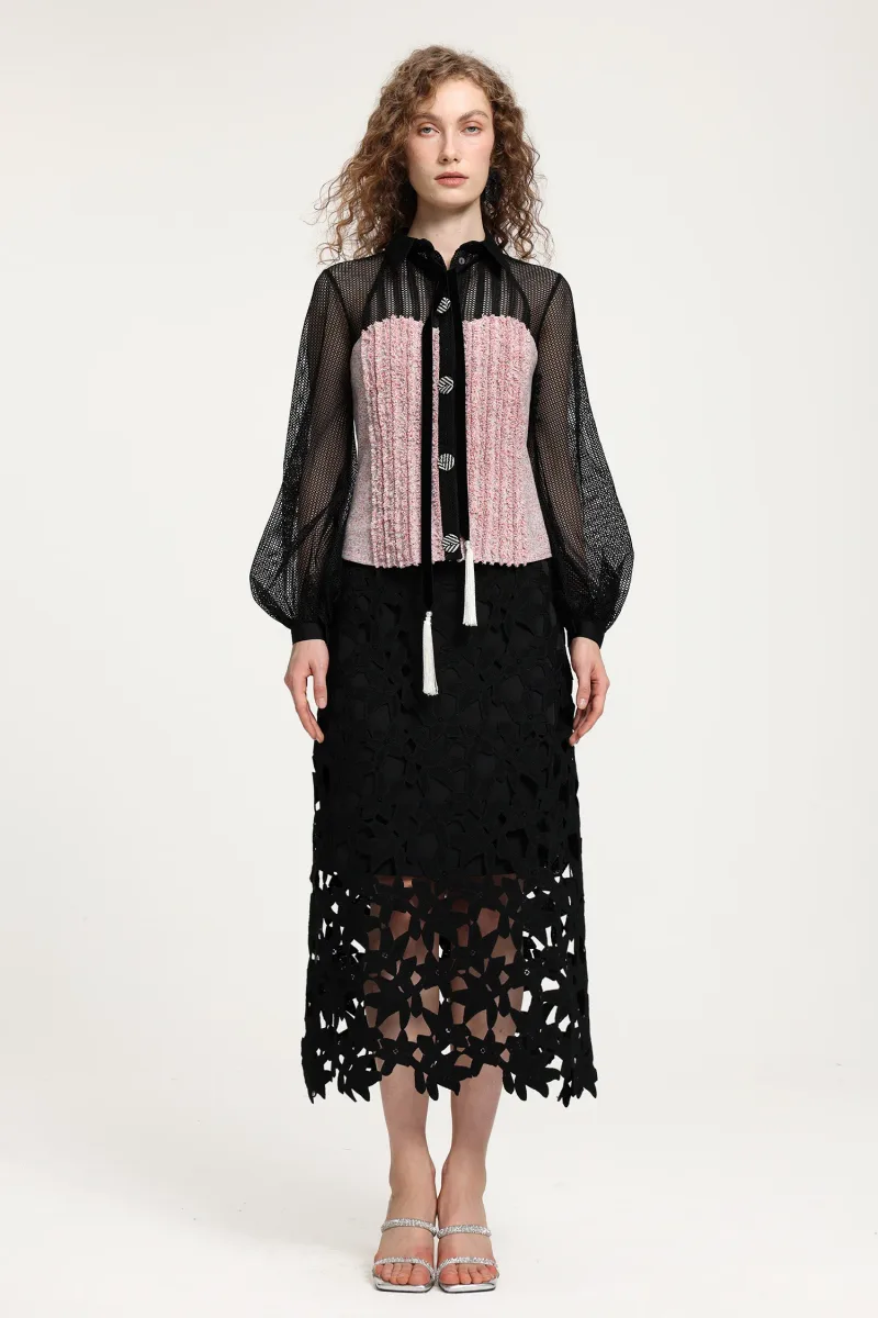 Blusa com Mangas Balão, Mesh Preto e Franja Rosa com Gola