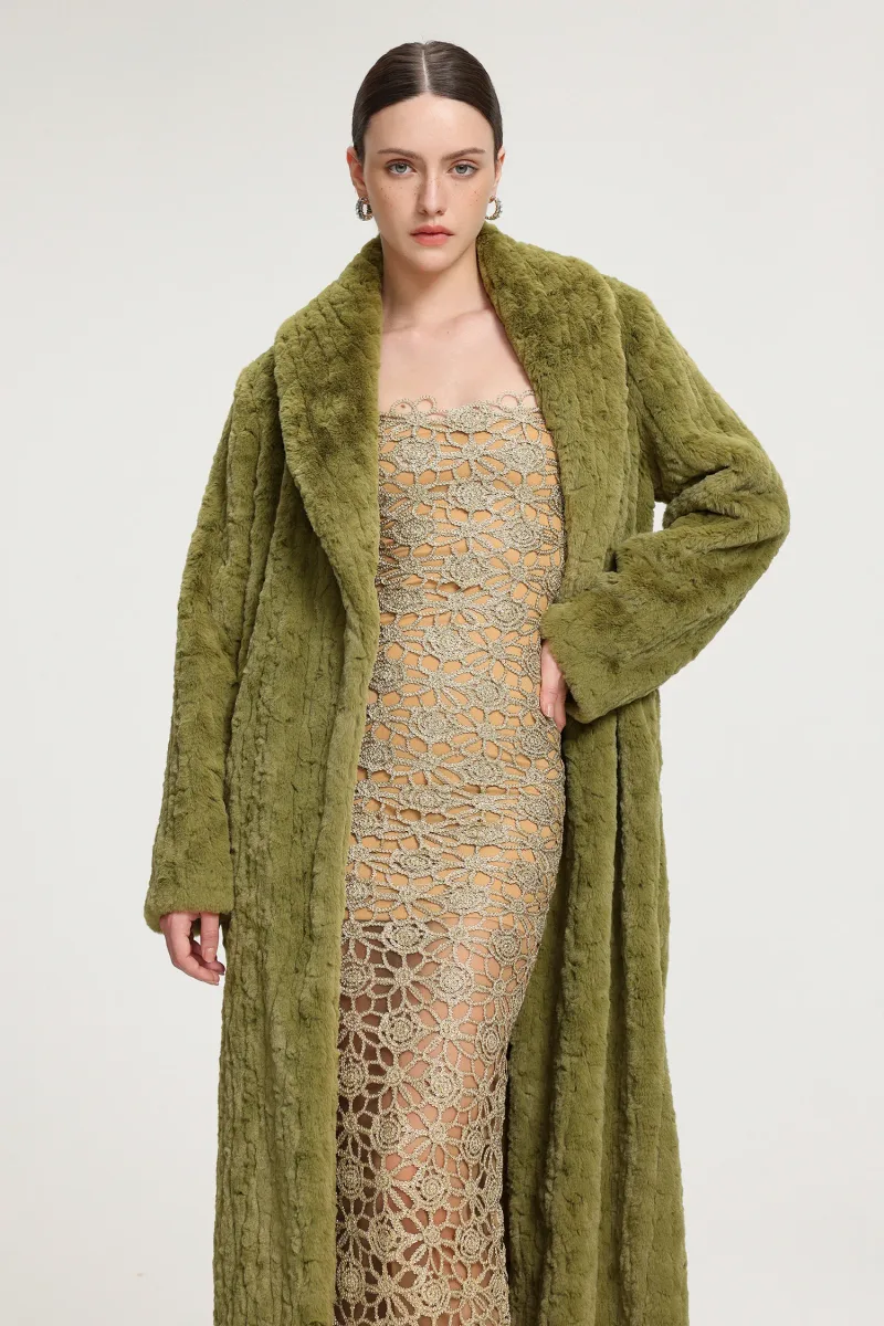Casaco Maxi com Gola Xale em Fur Texturizado