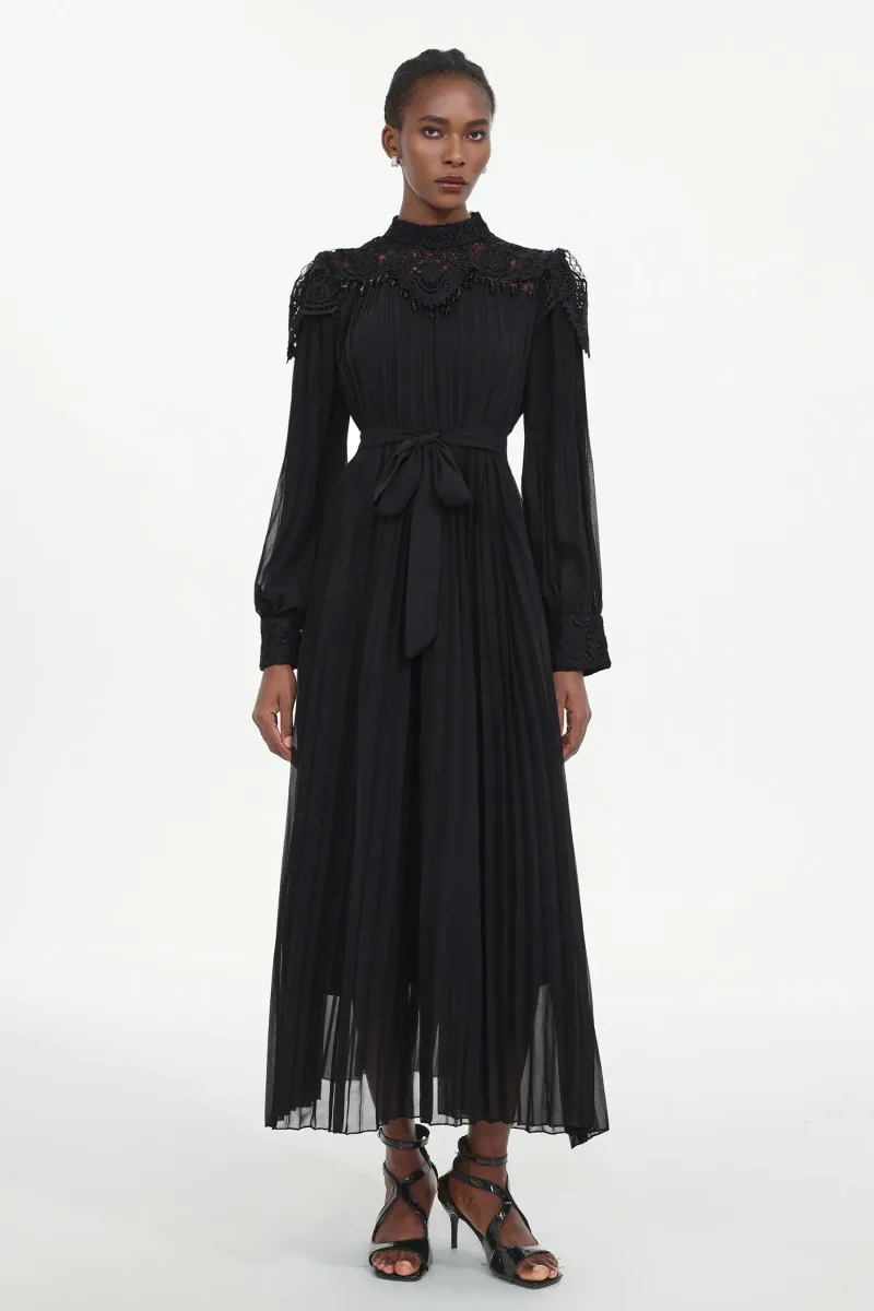 Vestido Maxi Larry Resort em Renda com Pregas