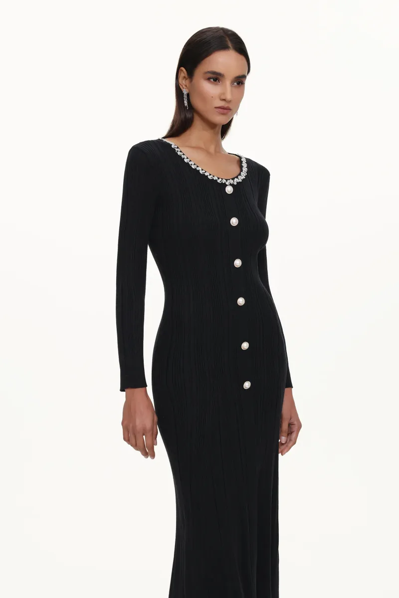 Vestido Maxi Ymmi em Tricô com Strass e Botões Decorativos