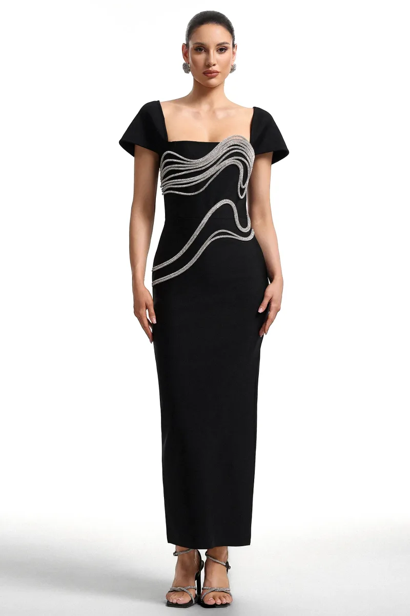 Vestido Vako: Bandage Maxi com Decote Baixo e Aplicações em Cristal