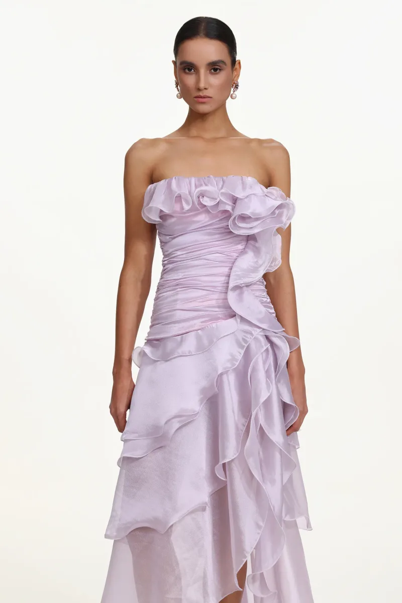Vestido Longo Jellay com Decote Strapless e Fenda Assimétrica