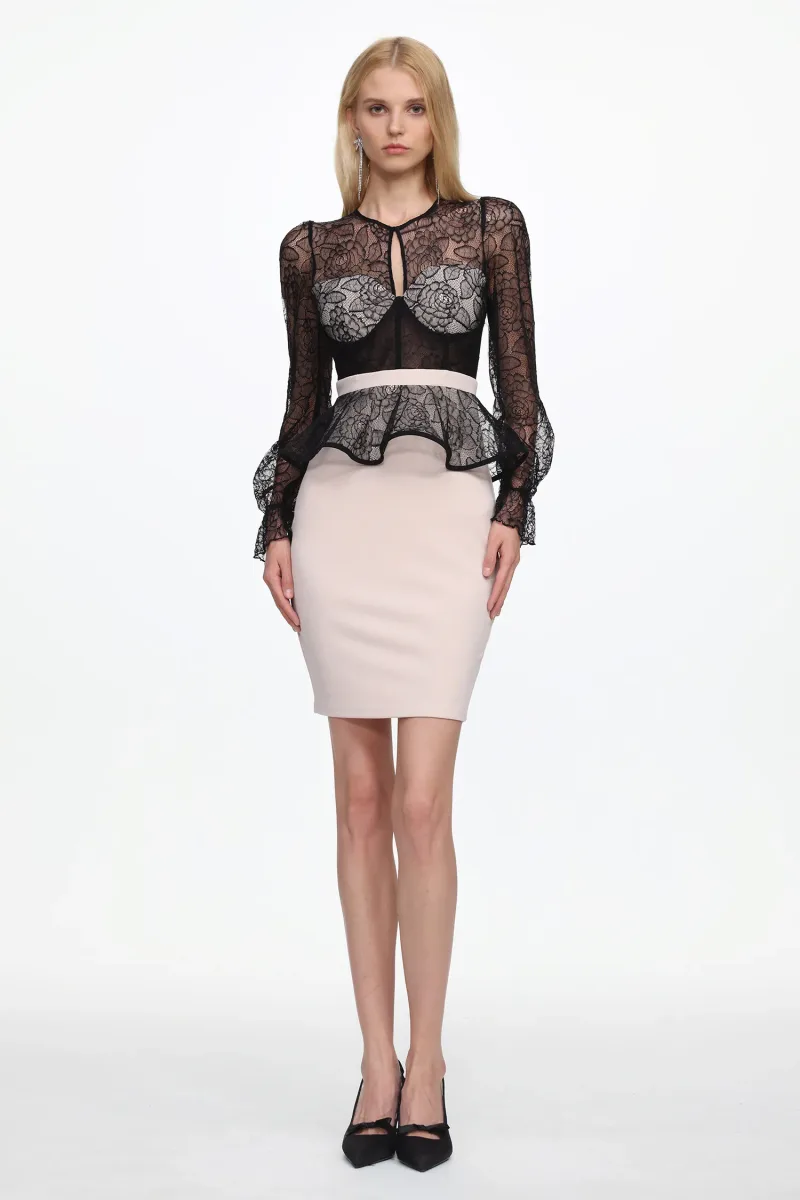 Vestido Mini Ymire com Manga Longa e Faixa Elástica em Renda