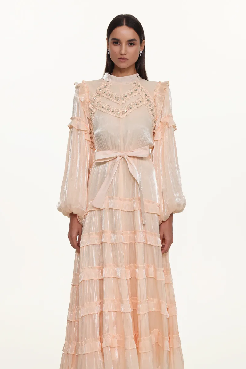 Vestido Maxi Saturn Resort Fluido Manga Longa com Strass e Babado