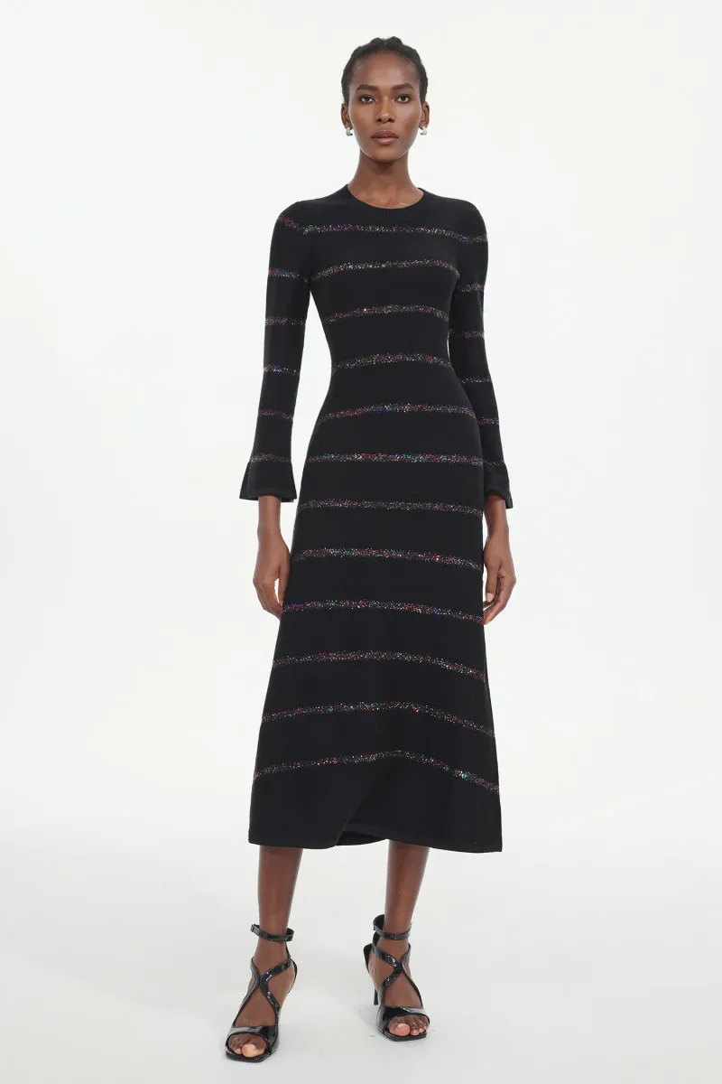 Vestido Jikisy – Tricô Comprido com Aplicações de Brilho e Gola Redonda