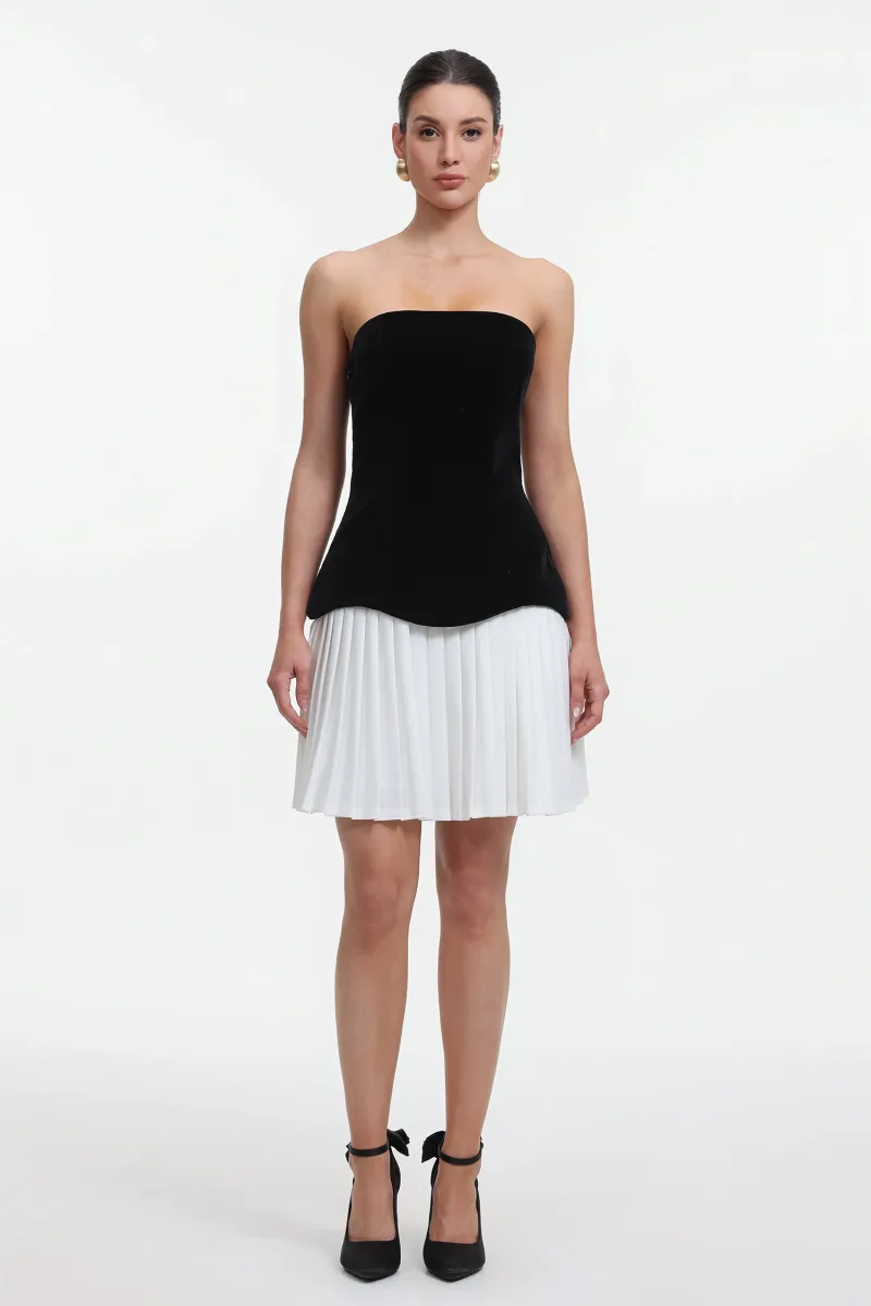 Vestido Ursula – Mini Elegante em Veludo com Contraste Plissado